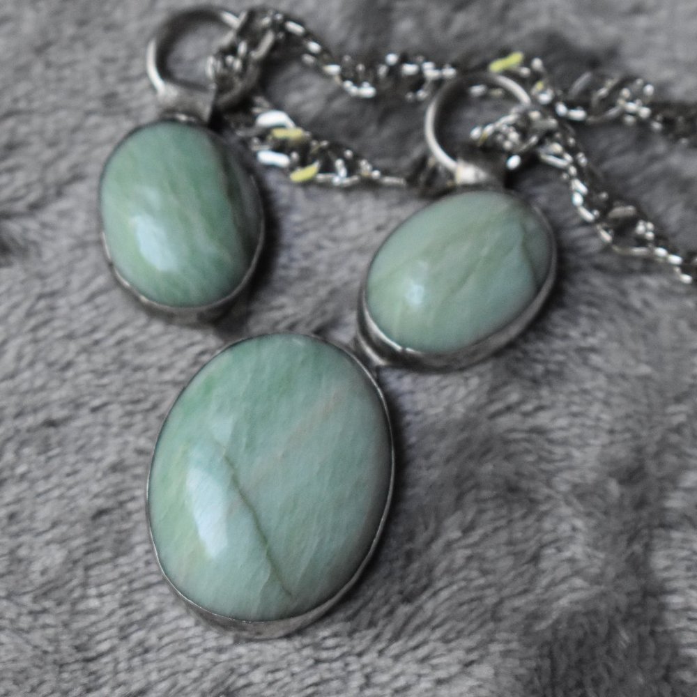 Vintage Amazonite and Silver Three Stone Necklace - Picture 4 of 15